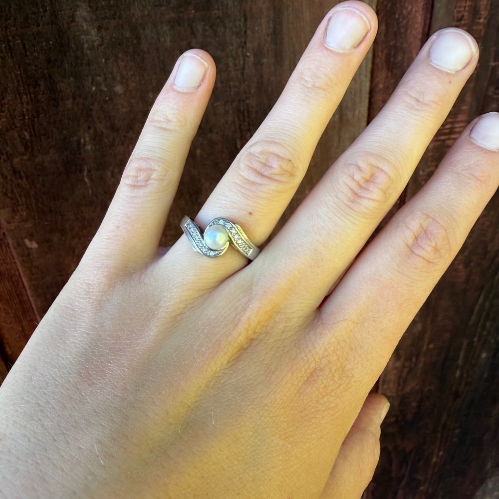 Vintage 925 Sterling Silver Pearl Swirl‎ Ring Size 8 Clear Accent Bypass Band